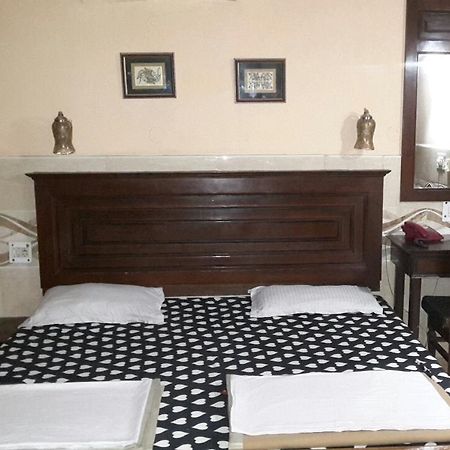 Jeraths Villa Bed And Breakfast Делхи Екстериор снимка